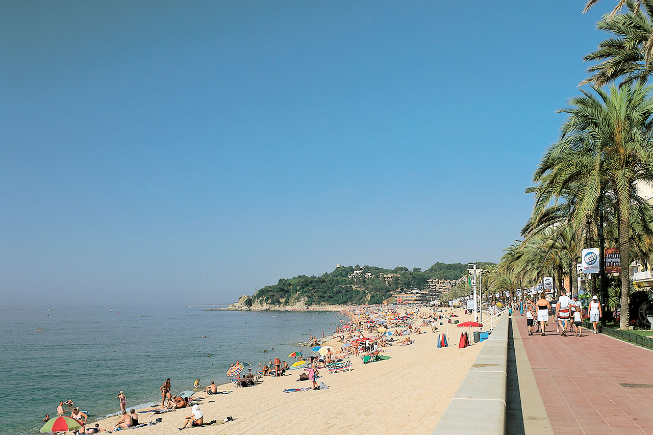 Den vackra strandpromenaden i Lloret del Mar