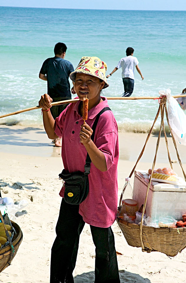 Just nu är solstolar, barer och annan kommersiell verksamhet borta från alla stränder i Thailand. Du kan läsa mer i resmålsbeskrivningen.