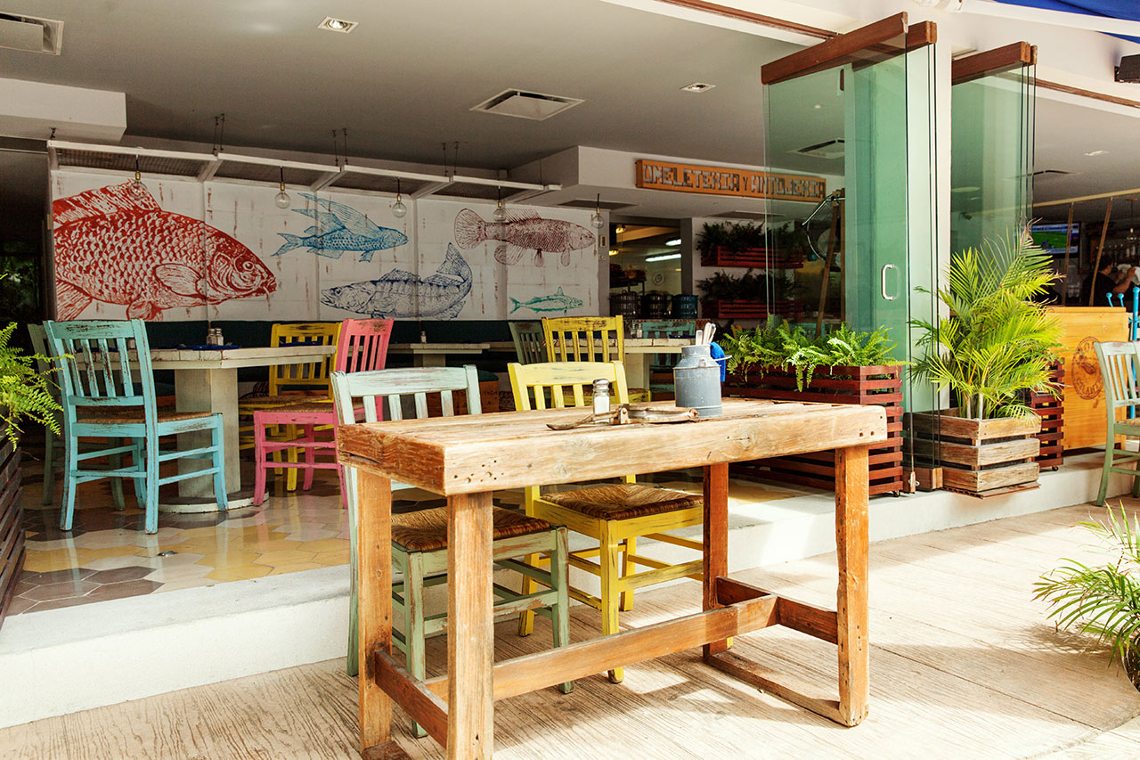 I Playa del Carmen finns många små hål i väggen där du kan sitta och beskåda folklivet