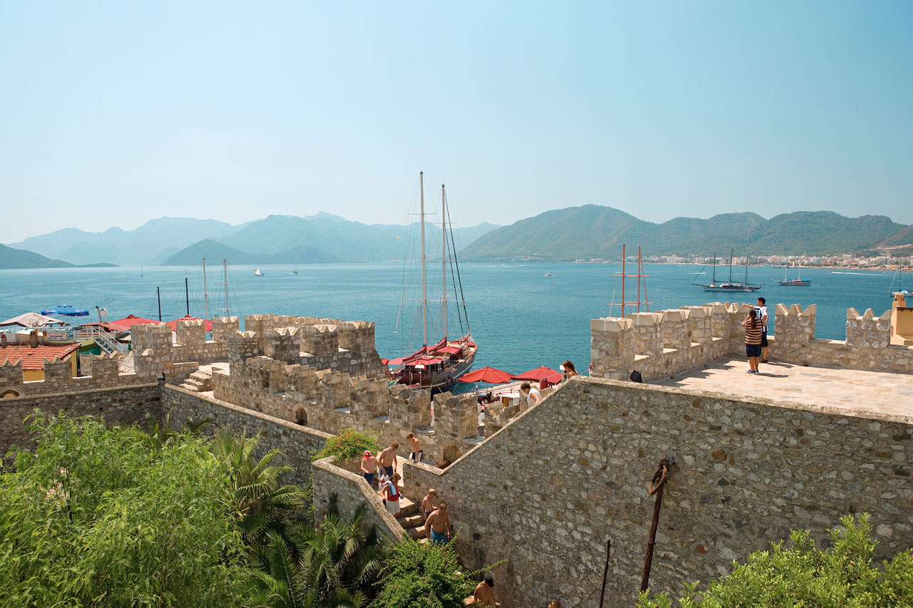 Från den gamla borgen har du en fin utsikt över Marmaris.