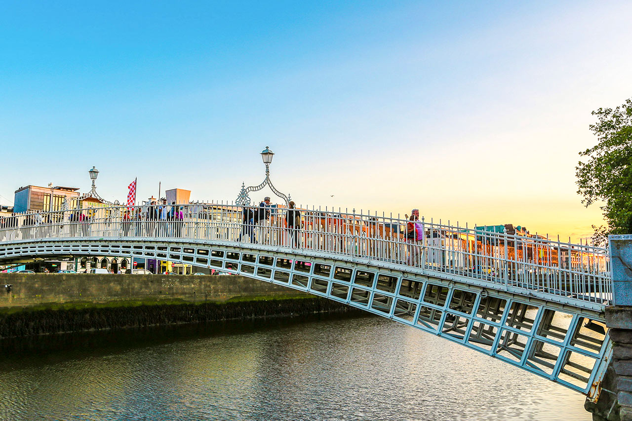 Ha'penny Bridge i centrala Dublin