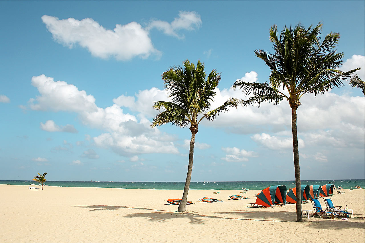 Den milslånga vita sandstranden i Fort Lauderdale