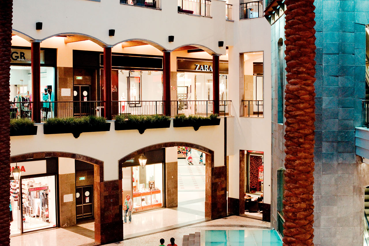 Gallerian Forum Madeira ligger nära hotellområdet Lido i Funchal