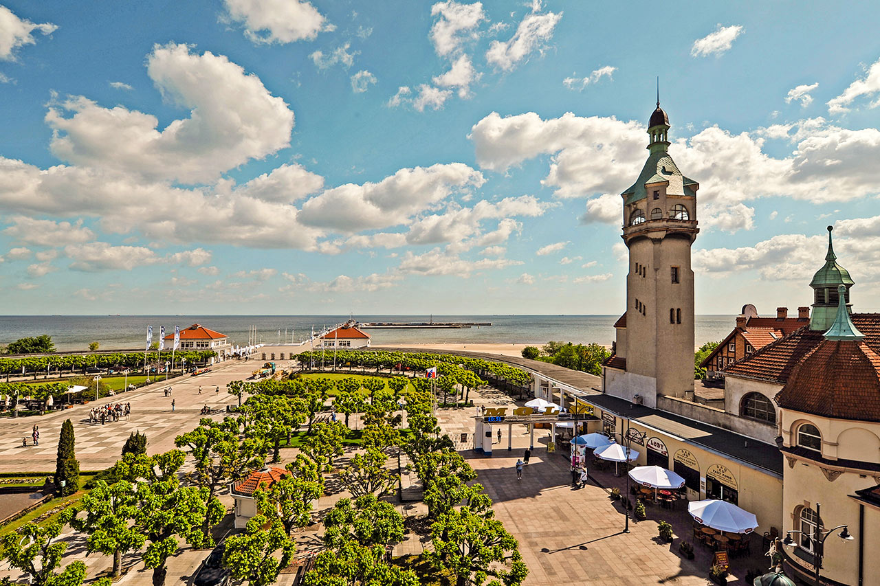 Fyren och torget Skwer Kuracyjny i Sopot