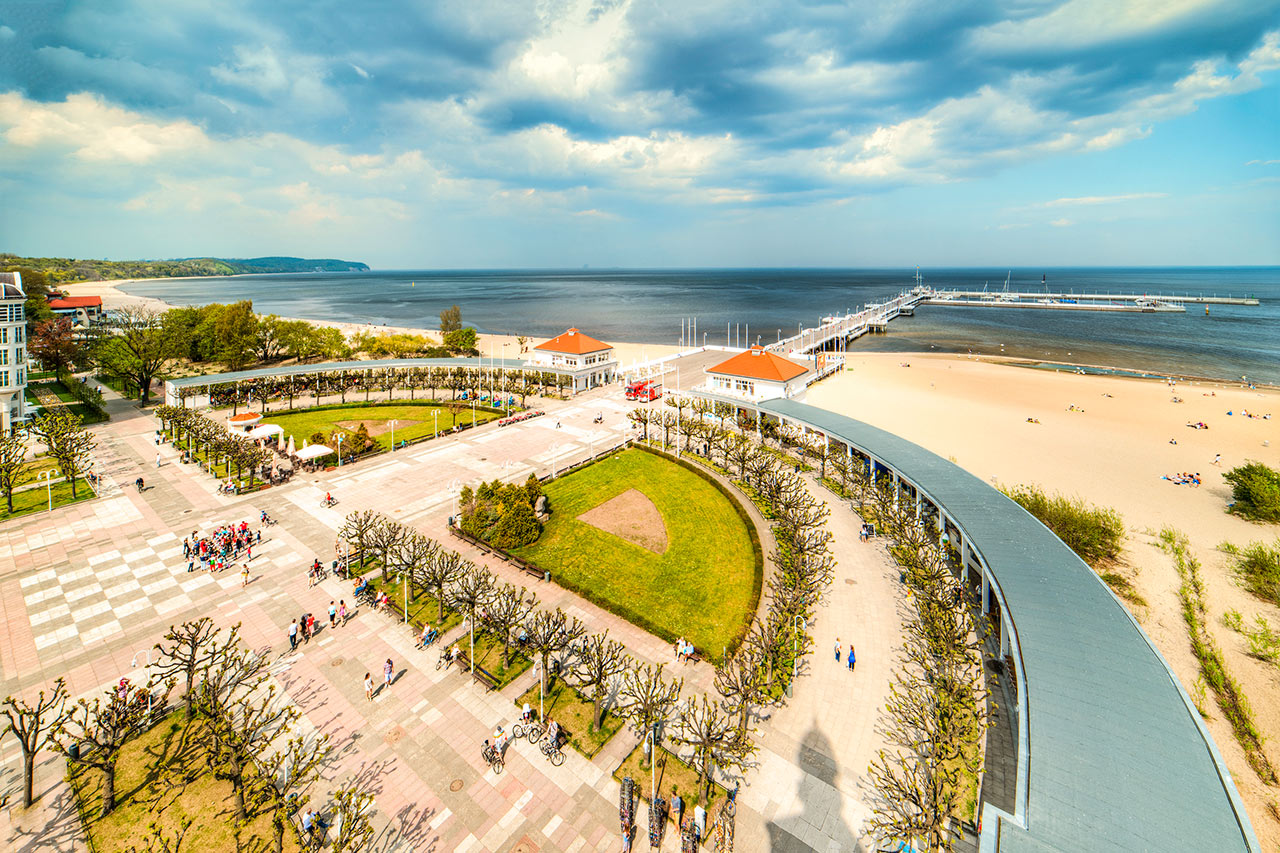 Fyren och torget Skwer Kuracyjny i Sopot