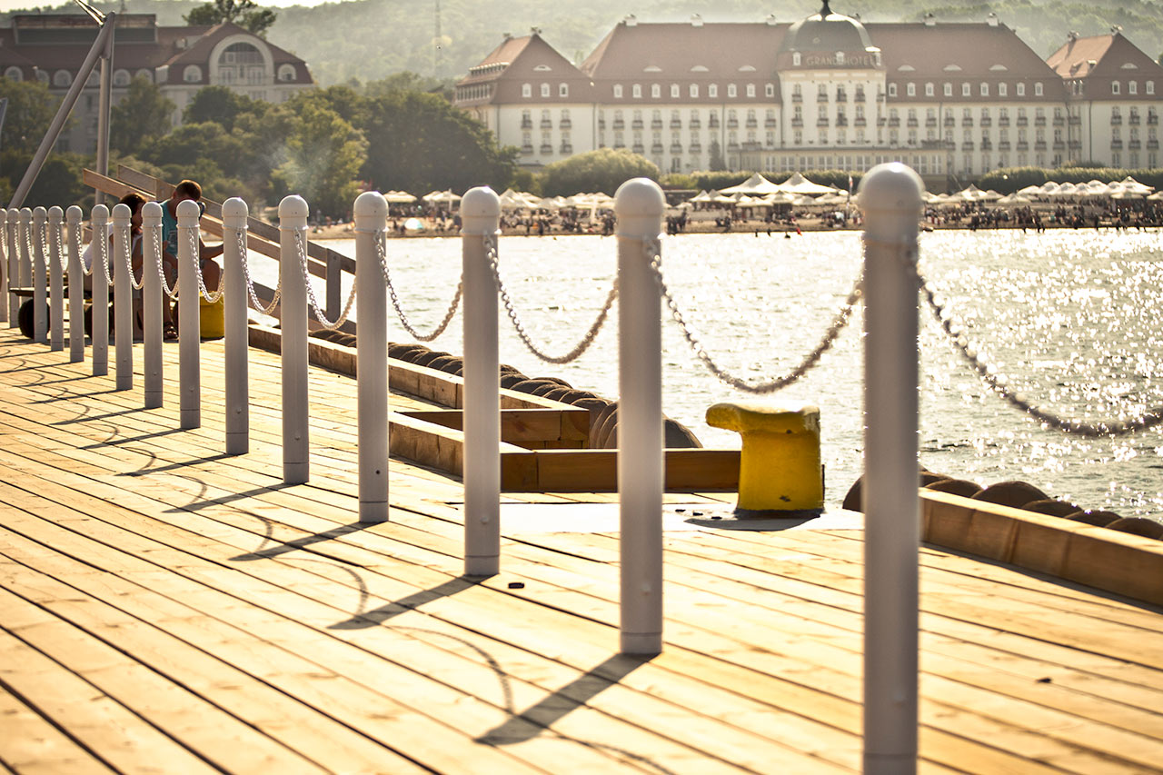 Tjusiga hotell längs stranden