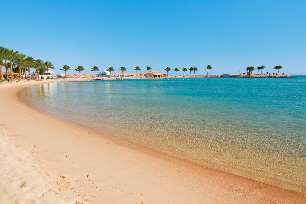 Stranden vid hotell Mövenpick Resort