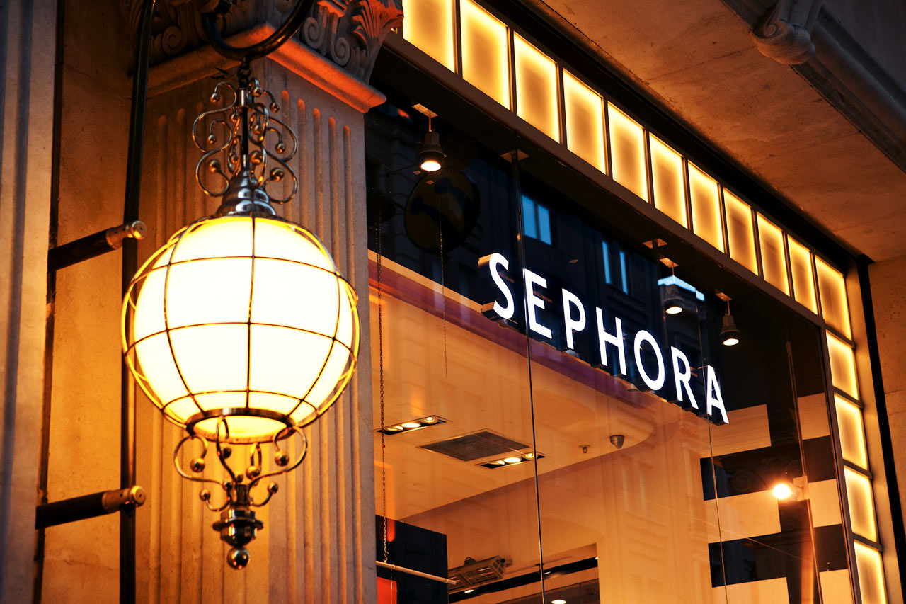 Istiklal Street. Shoppinggatan Beyoglu Sephora.