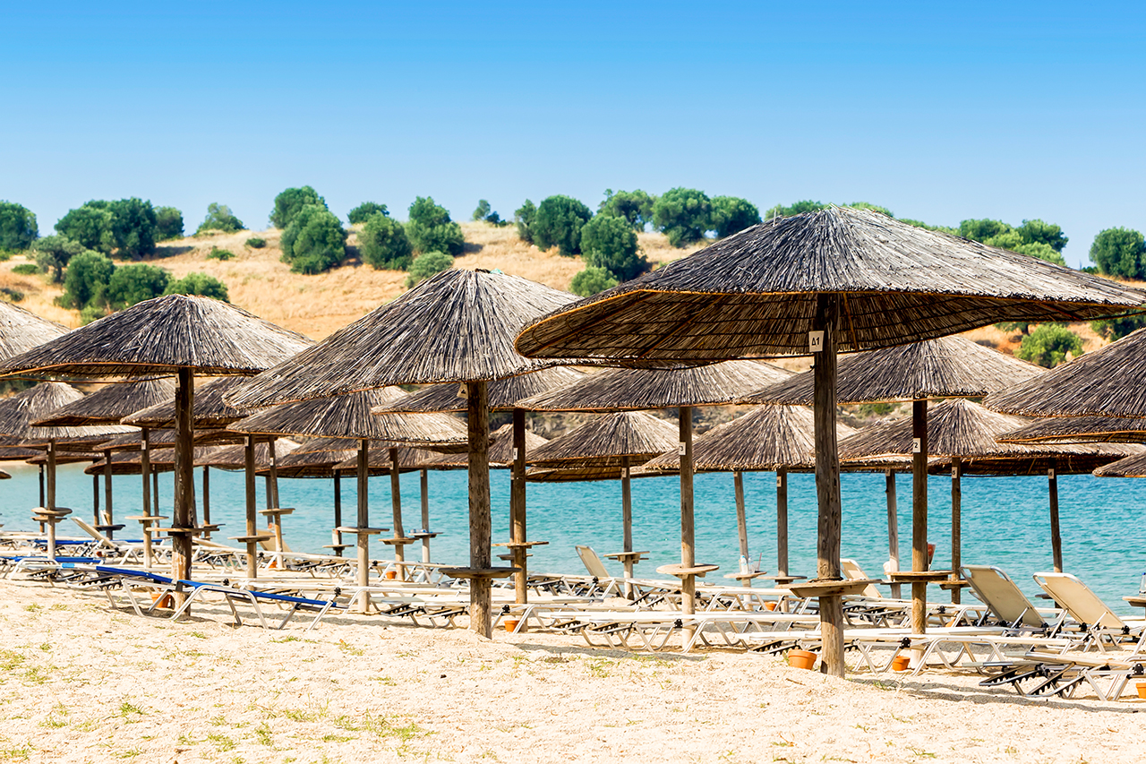 Stranden Peramos-Ammofoloi ligger ca 19 km från Kavala stad