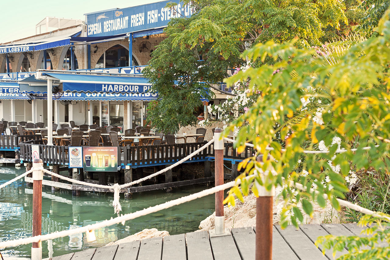 Grecian Bay hamnen