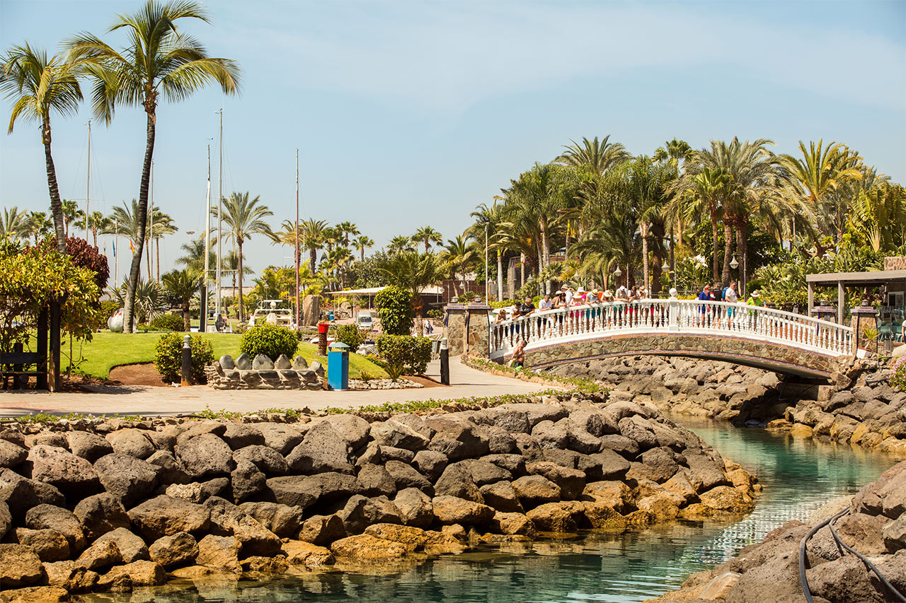 Den lilla parken vid Anfi-stranden