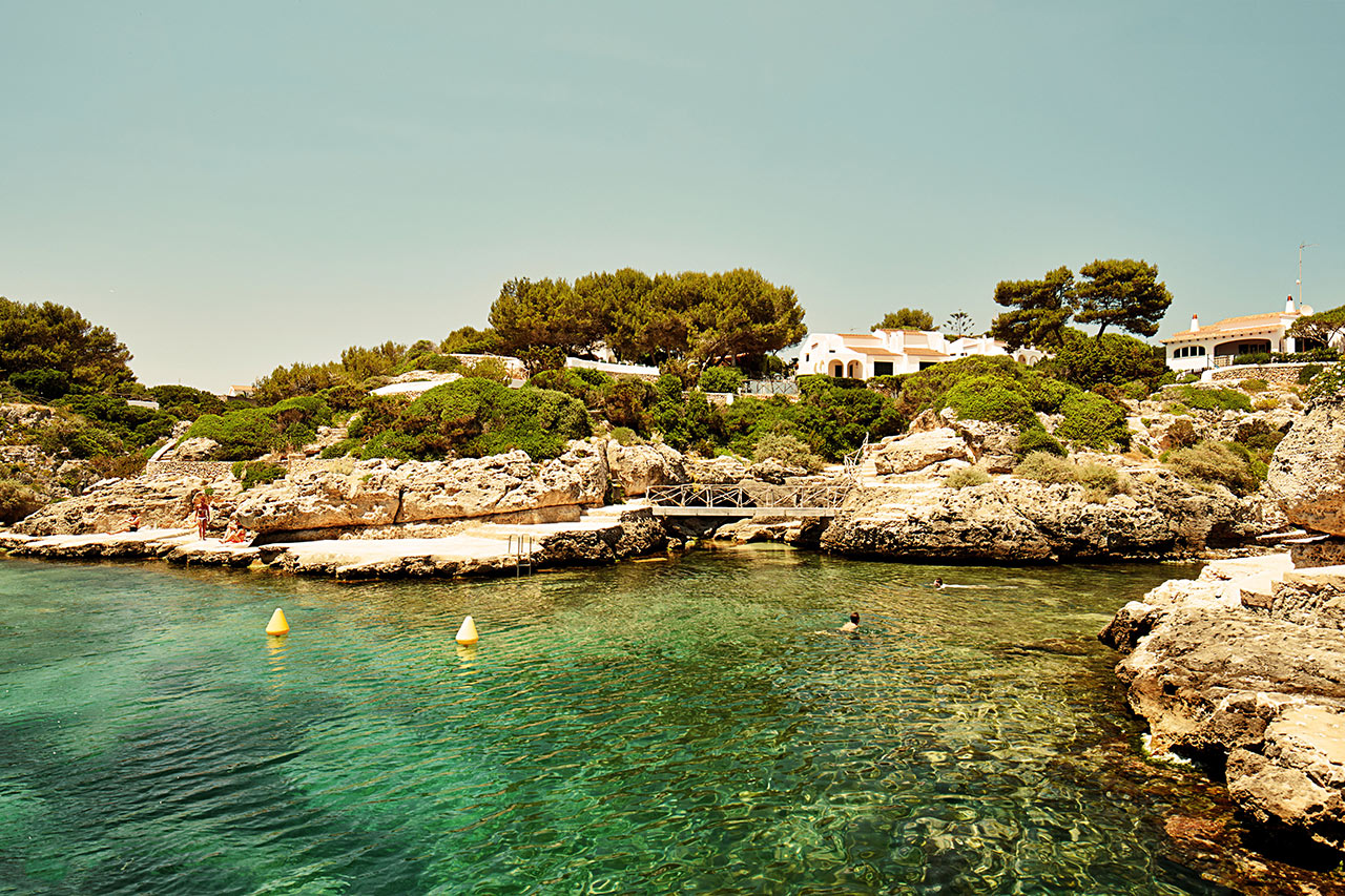 Cala'n Forcat, ca 3 km utanför Ciutadella.