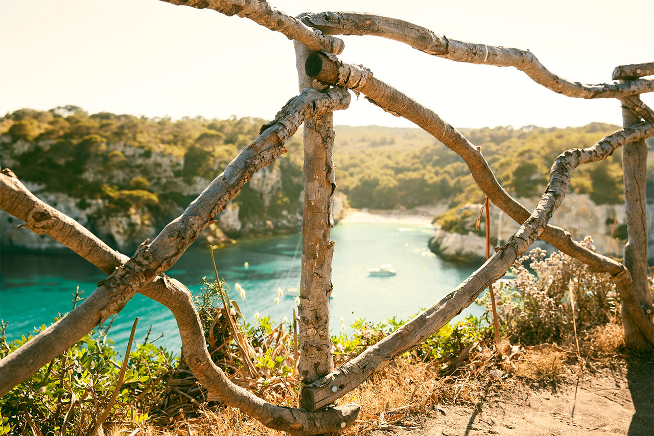 Cala Macarella nära Cala'n Bosch