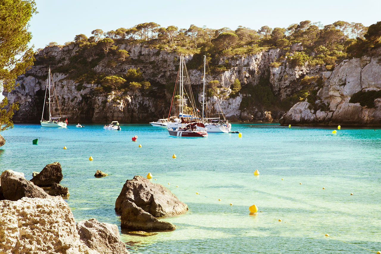 Cala Macarella nära Cala'n Bosch