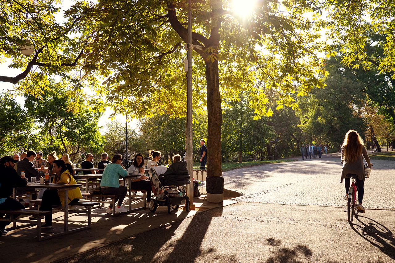 Uteservering vid Letná Beer Garden