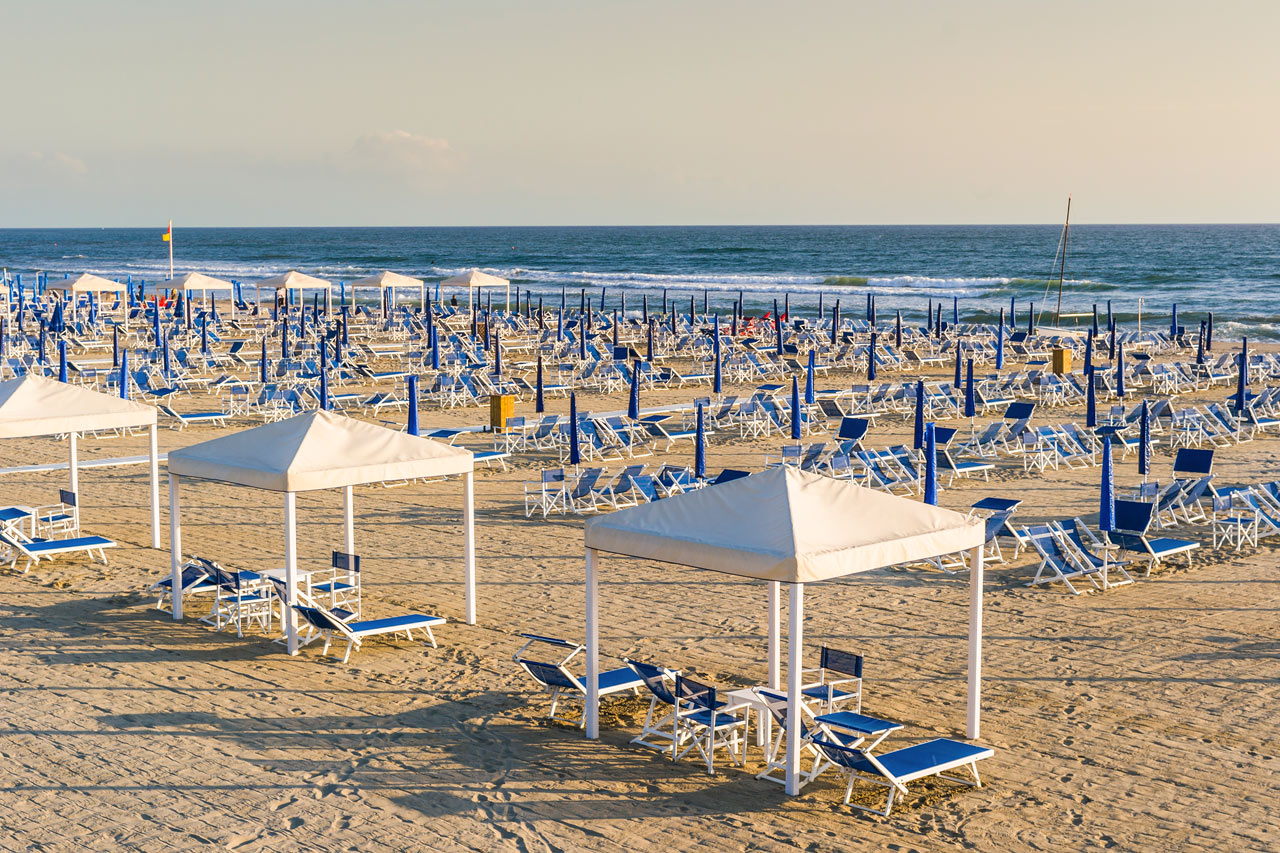 Den 15 kilometer långa sandstranden i Viareggio