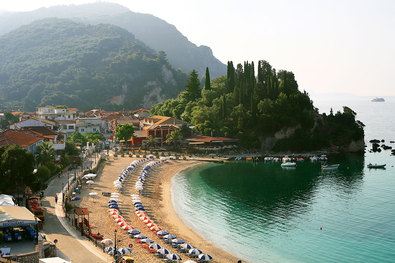 Krioneri Beach, Parga stad
