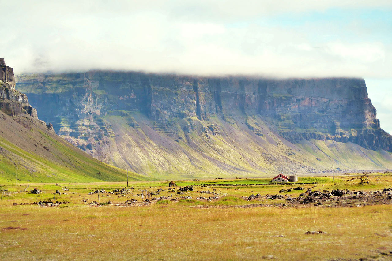 Lugnet på Island får Reykjavik ibland att framstå som en livlig storstad