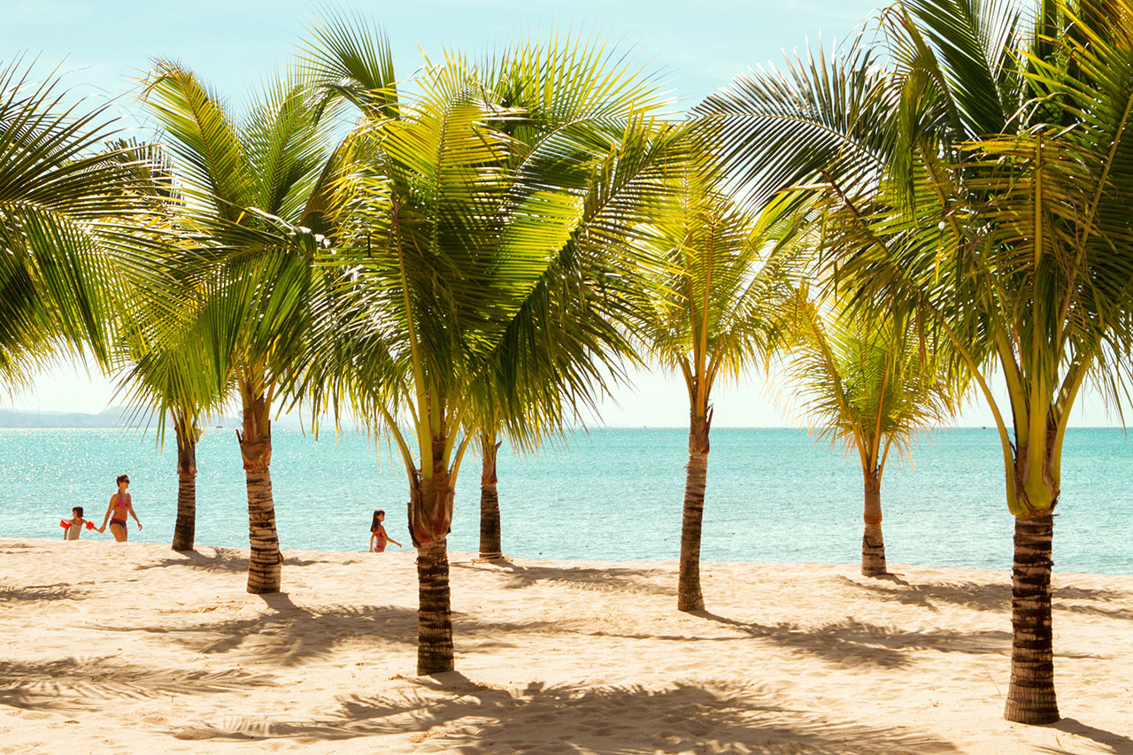 Stranden vid Vings hotell Chez Carole Resort