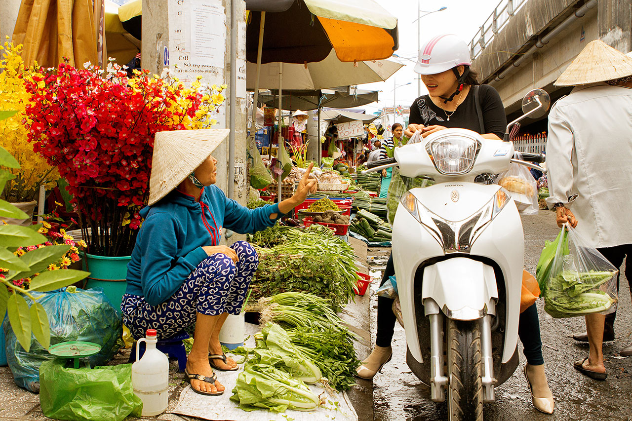 Gatumarknaden inne i Duong Dong