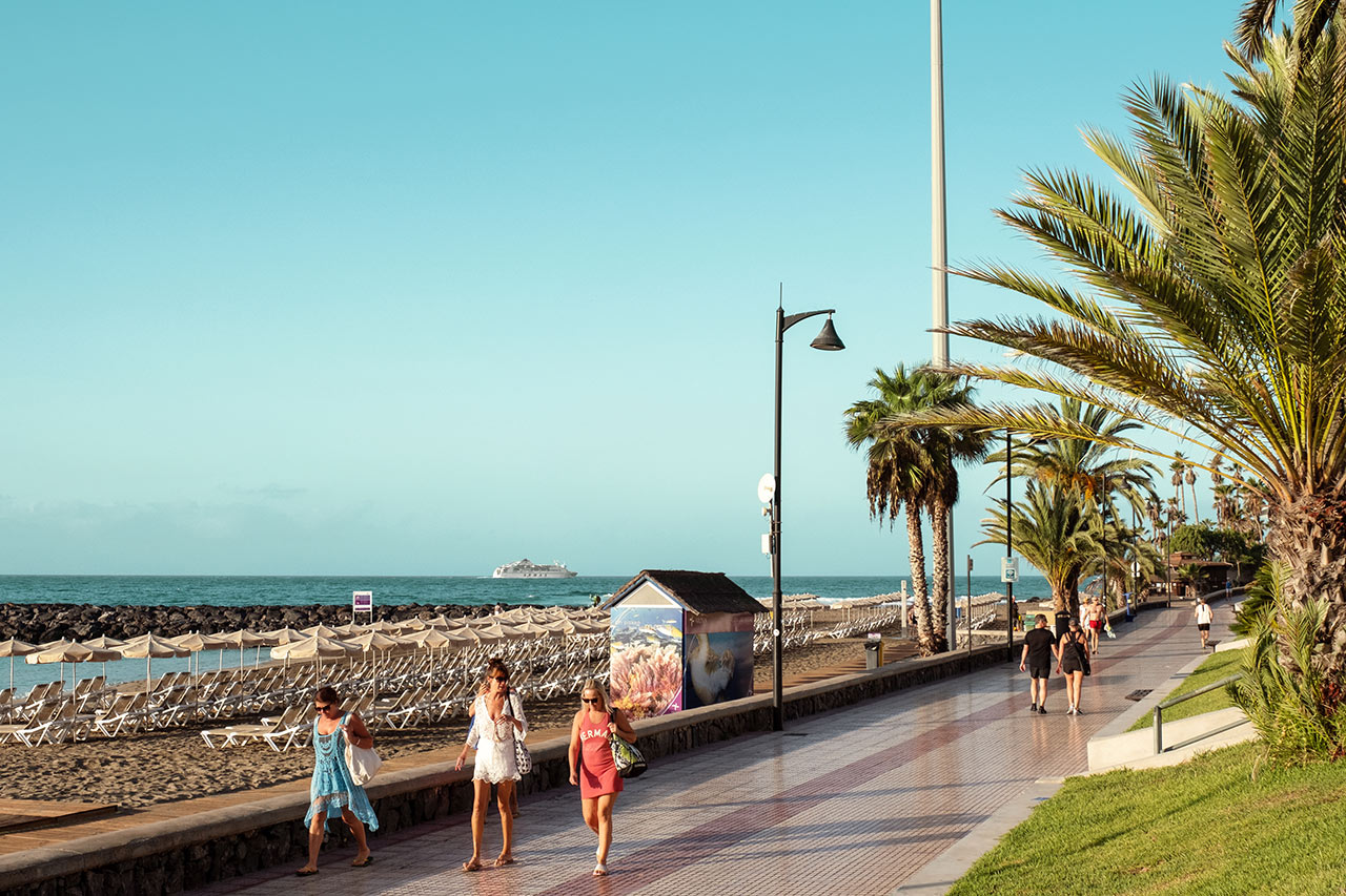 Strandpromenaden i Playa de las Américas