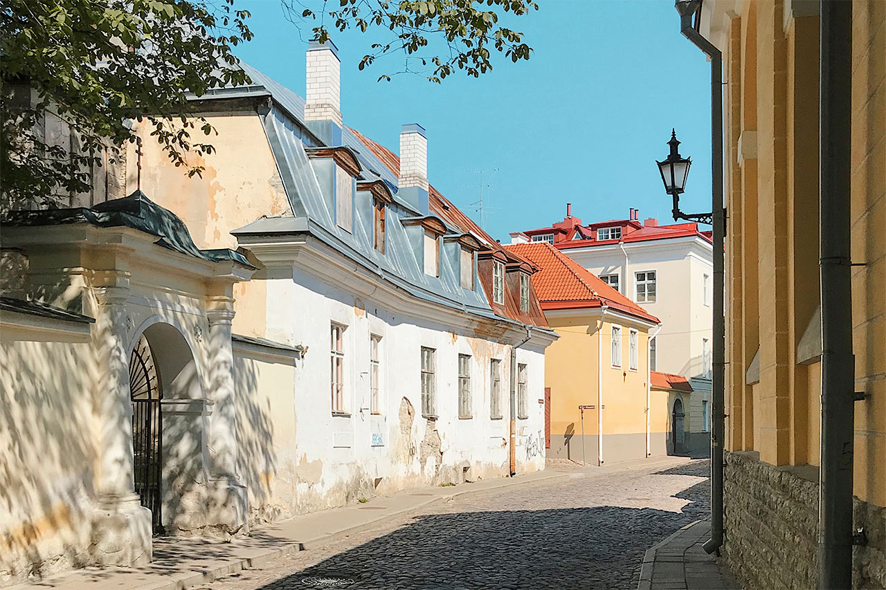 Mysiga gränder i Tallinns gamla stad